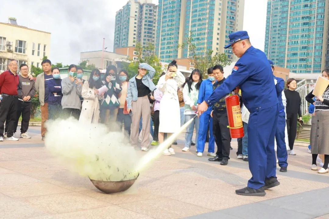 【預防為主 生命至上】自貢高新腫瘤醫(yī)院開展消防安全知識培訓及應急演練