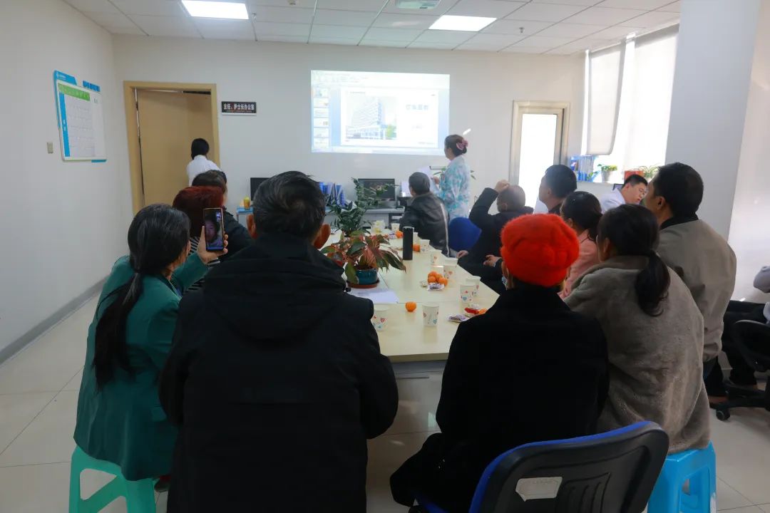 自貢高新腫瘤醫(yī)院三病區(qū)開展《腫瘤患者飲食指導(dǎo)的宣教會(huì)》